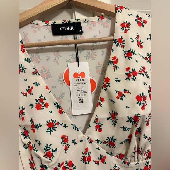 Floral V-neck Short Sleeve Mini Dress - Picture 7 of 9